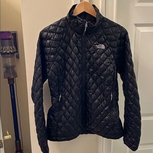 The North Face Womens Quilted black Jacket, Full Zipper Pockets, Logo, size M
